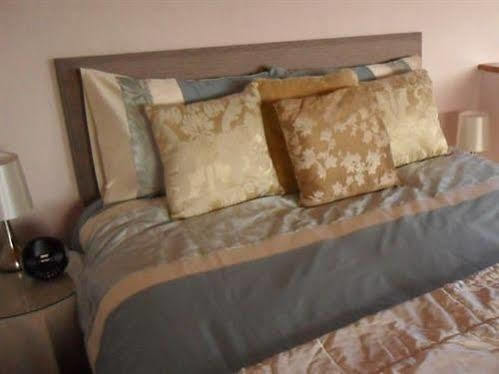 Bank Cottage B&B Нюпорт Екстериор снимка